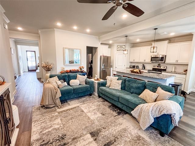 Building Photo - 318 Osage Ct