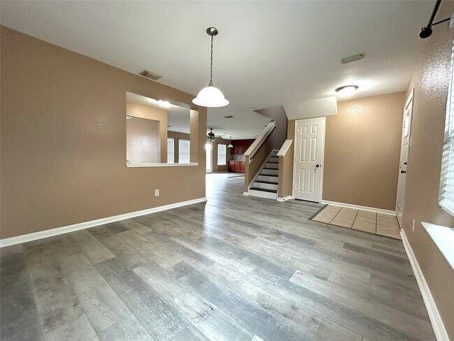 Foto del edificio - 6139 Springbrook Garden Ln