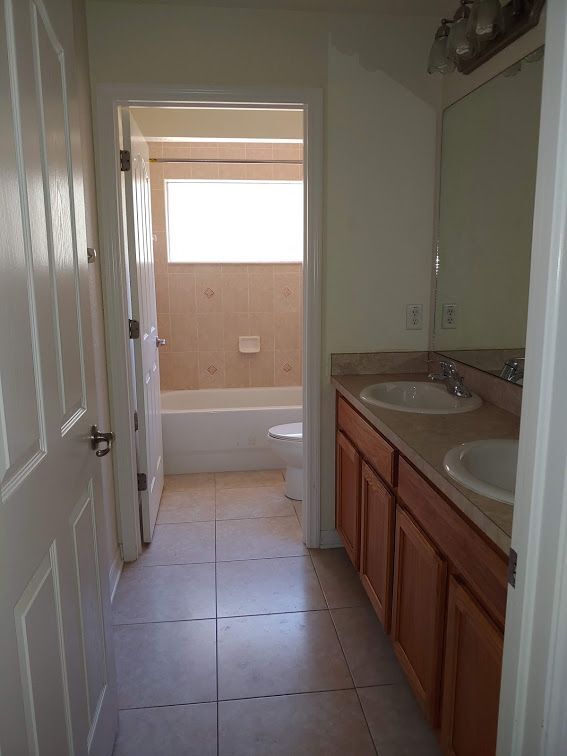 Building Photo - 4/2/2 on half acre lot