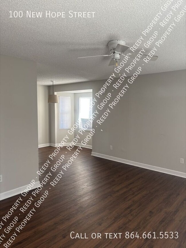 Foto del edificio - 100 New Hope St