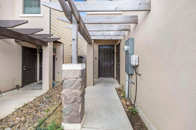 Building Photo - 5605 Montevista Dr