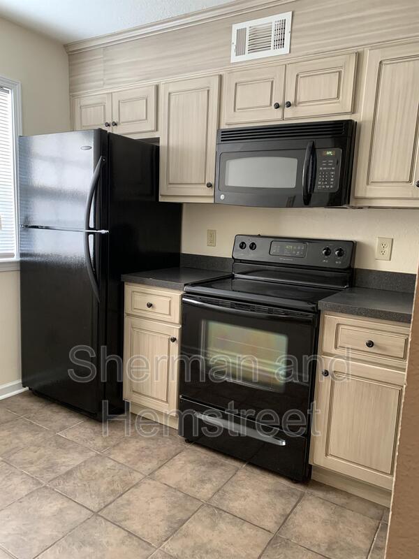 Building Photo - 2650 Coventry Dr
