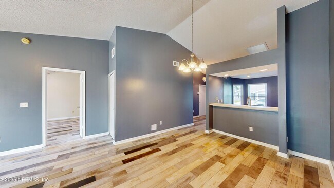 Foto del edificio - 2476 Spring Vale Rd