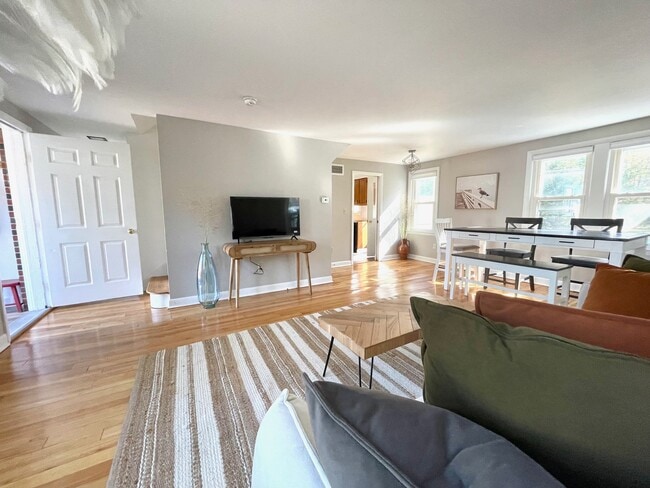 Building Photo - 13 Krampf Cir