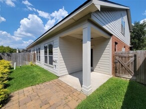 Building Photo - 5311 Timber Ct Hollow