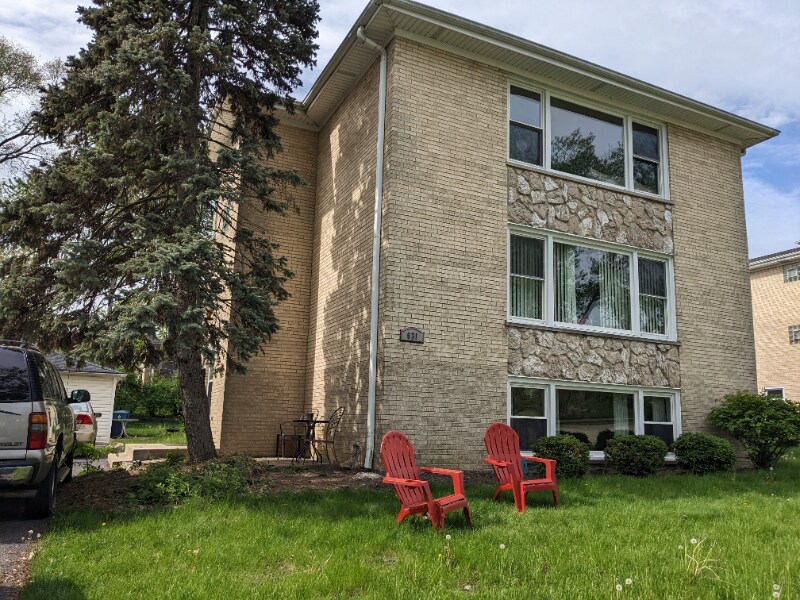 16W631 56th St Unit 2, Clarendon Hills, IL 60514 Room for Rent in