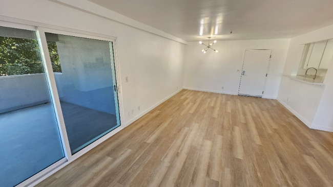 Foto del edificio - 5541 Fulcher Ave