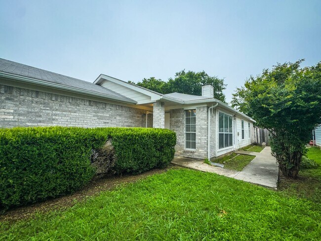 Foto del edificio - 3 Bed, 2 Bath Ft Worth Home in Burleson IS...
