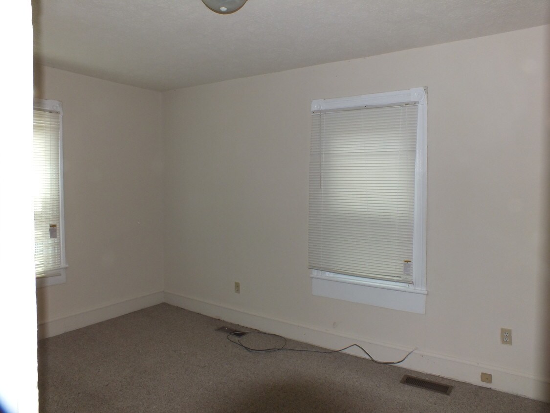 1005 Maplewood Ave, Hopewell, VA 23860 House for Rent in Hopewell, VA