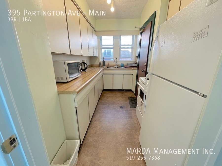 Primary Photo - CHARMING 3 BED/1 BATH MAIN UNIT BY UNIVERS...
