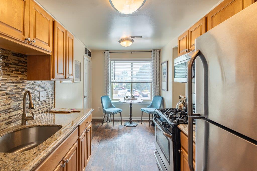 Foto principal - Chesapeake Glen Apartment Homes