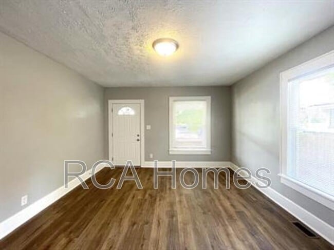 Building Photo - 1036 Nelson Ave