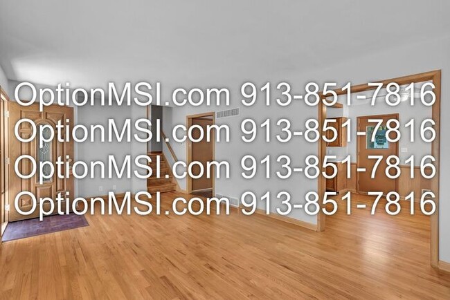 Building Photo - Remodeled home in Raytown!