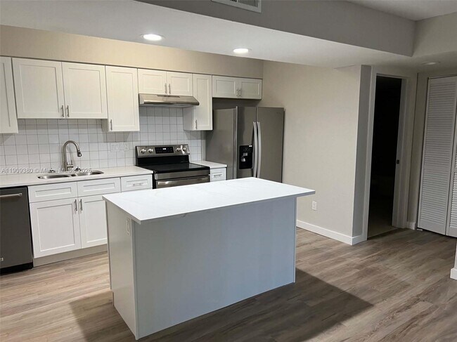 Foto del edificio - 4055 W McNab Rd