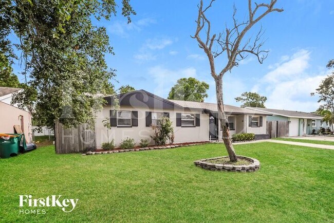 Foto del edificio - 8275 Jacaranda Ave