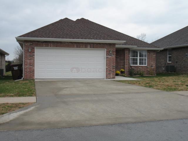 Foto principal - All brick SE Springfield home for lease