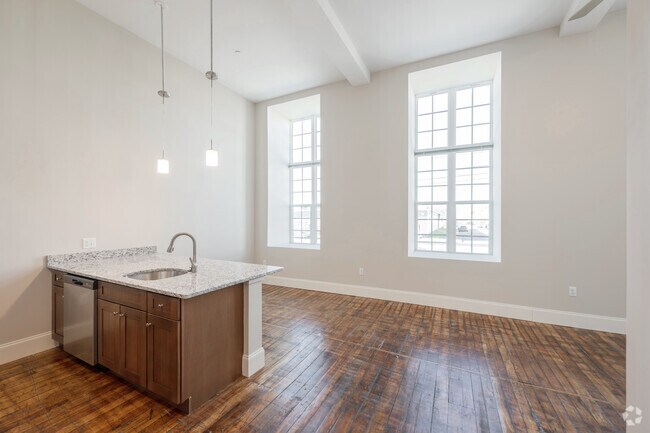 2BR, 1BA - 1,045SF - King Philip Lofts