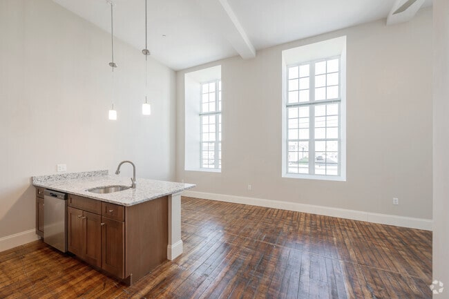 2BR, 1BA - 1,045SF - King Philip Lofts
