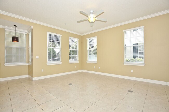 Foto del edificio - Stunning 3/2.5 Spacious Townhome with a 2 Car Garage Located in the Desirable Baldwin Park - Orla...
