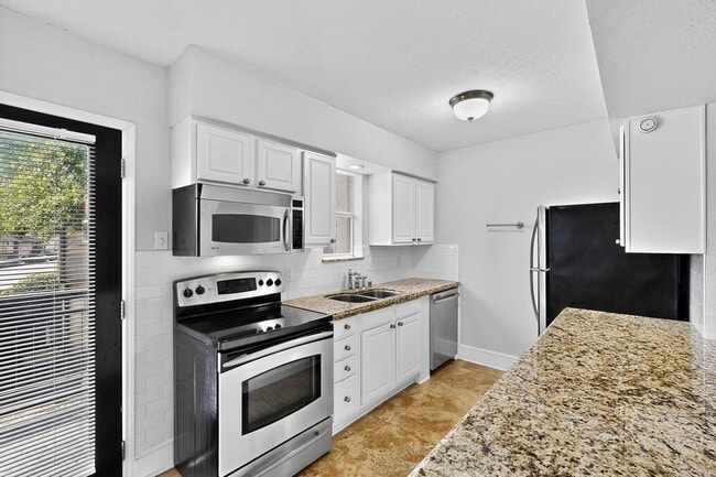 Building Photo - 7736 Meadow Rd