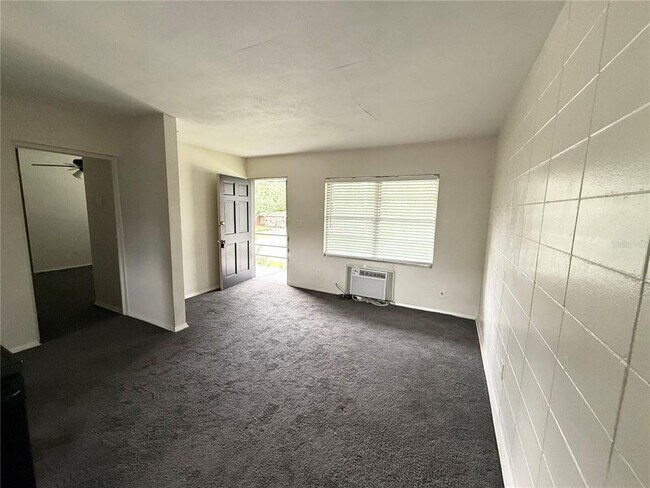 Foto del edificio - 639 Ramona Ln