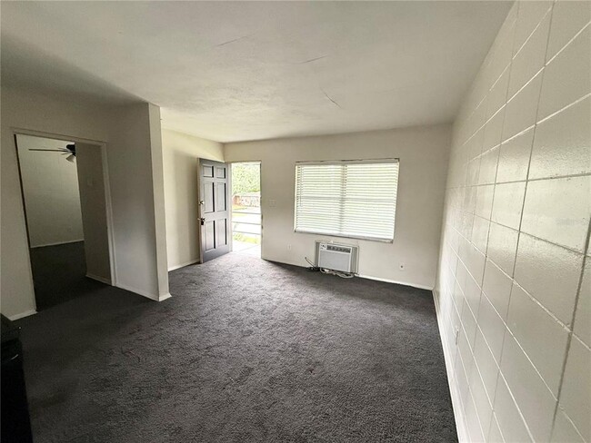Building Photo - 639 Ramona Ln