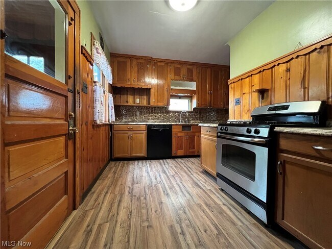Building Photo - 16400 Melgrave Ave