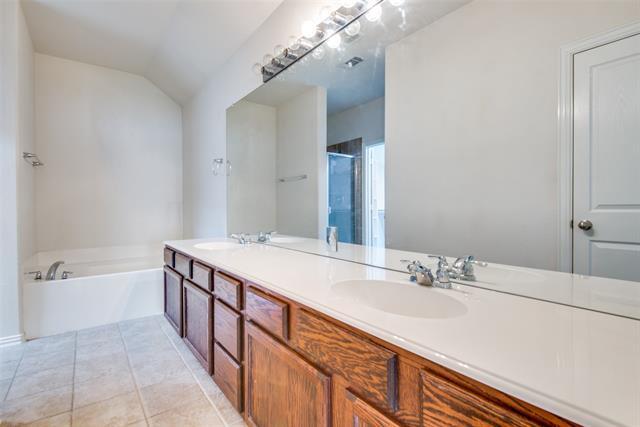 Foto del edificio - 1608 Castle Creek Dr