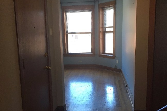 Livingroom - 3840 N Wilton Ave