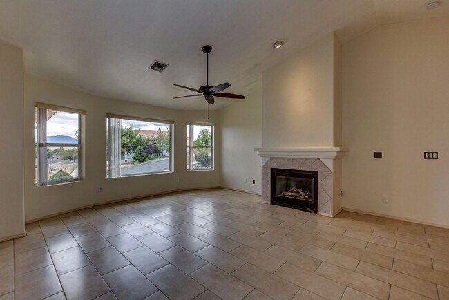Foto del edificio - 3 bedroom, 2 bath home in Prescott Valley!