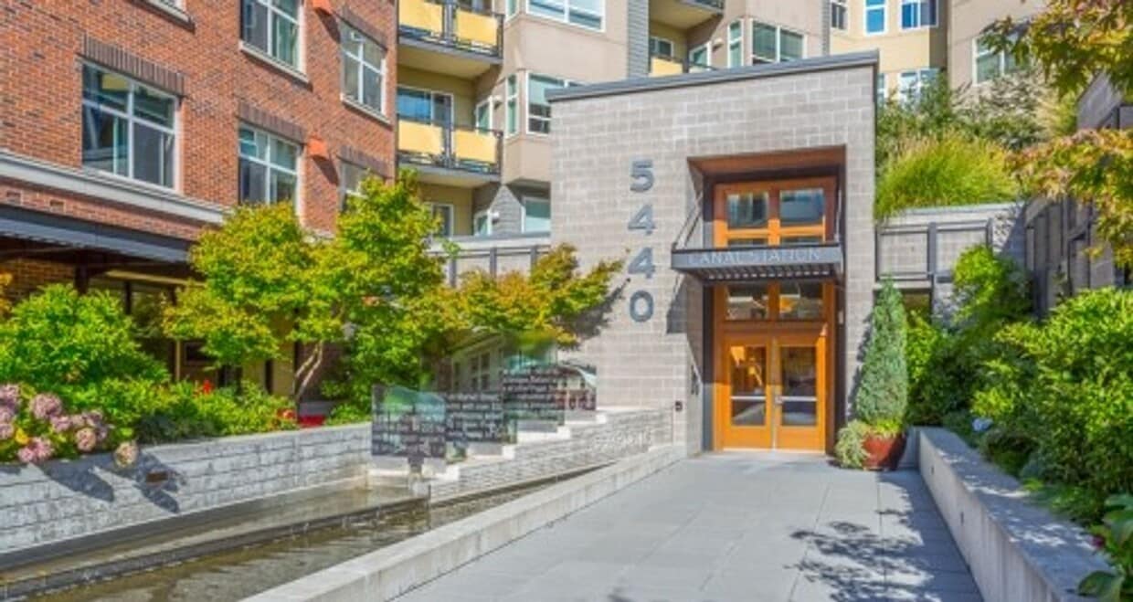 Primary Photo - Top Floor 2 Bedroom, 2 Bathroom Condo in t...