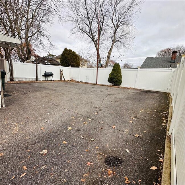 21 Winthrop Ave Unit 2, Providence, RI 02908 Room for Rent in