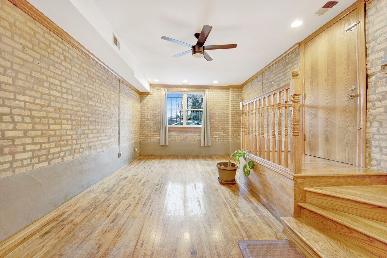 2737 W Le Moyne St Unit B, Chicago, IL 60622 Condo for Rent in