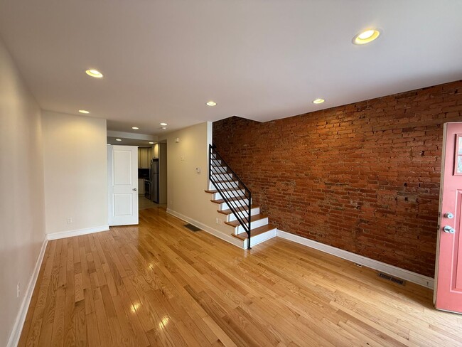 Foto del edificio - Charming Brick Rowhome Brewerytown