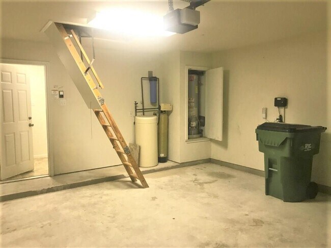 Building Photo - 1020 Terra St