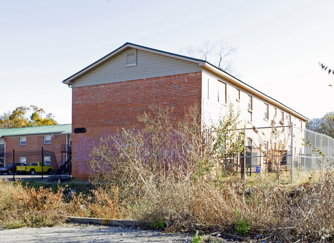 Building Photo - Norwood Villa