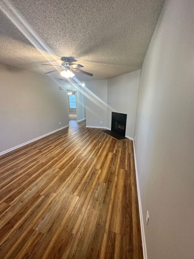 Foto del edificio - 2BD/2B Duplex