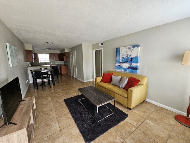 Building Photo - 1500 Oleander Dr