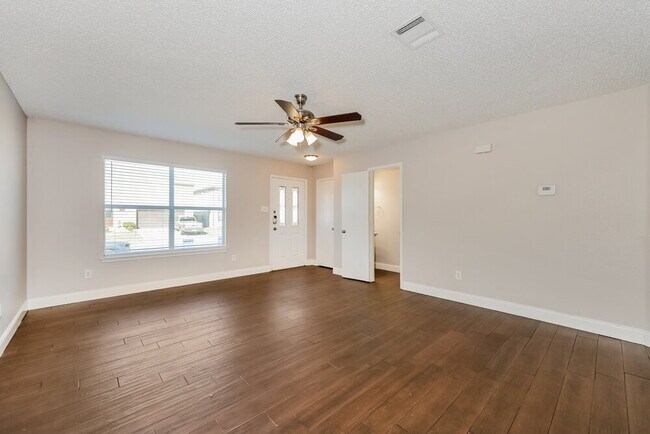 Building Photo - 365 Blairwood Dr