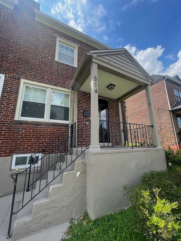 Building Photo - 514 W 39th St