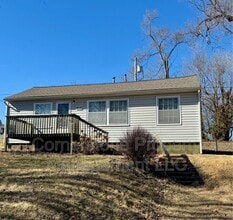 Building Photo - 615 Birch St