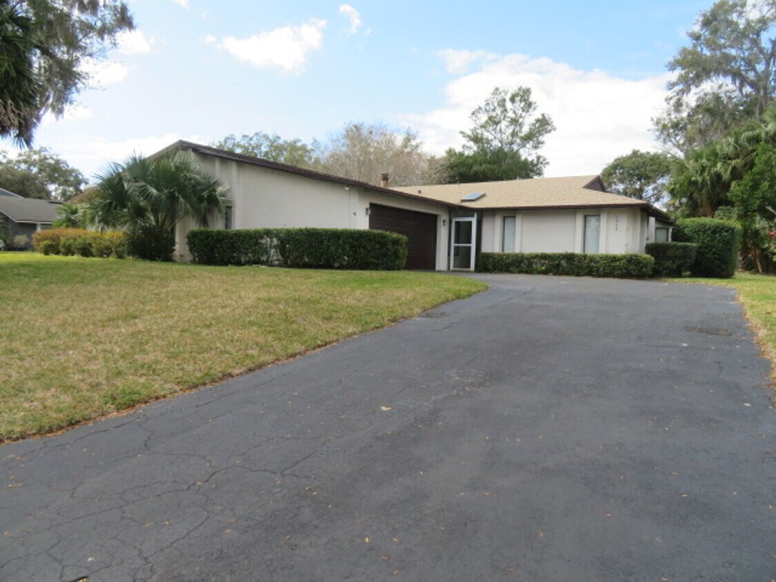 Large 2 bed 2 bath Duplex In Errol Estate - Large 2 bed 2 bath Duplex  In Errol Estate