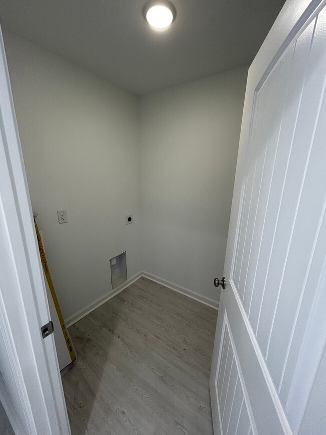 Building Photo - 171 Charter Dr
