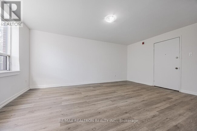 Building Photo - 4 Hill Heights Rd