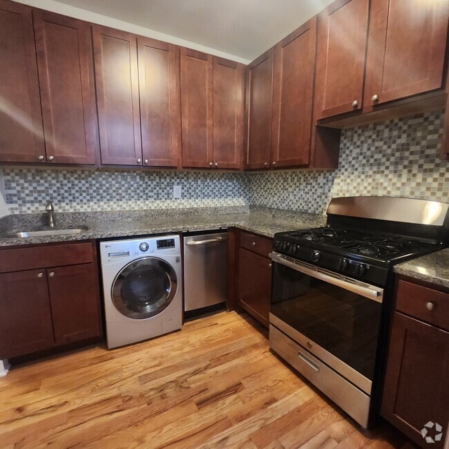 South East Ravenswood Apartments for Rent with Extra Storage Chicago