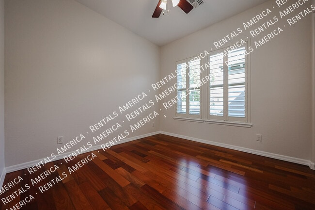 Foto del edificio - 1935 W Sparrow Dr