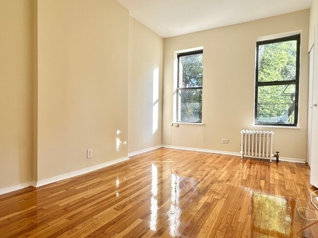 Foto del edificio - 414 E 83rd St