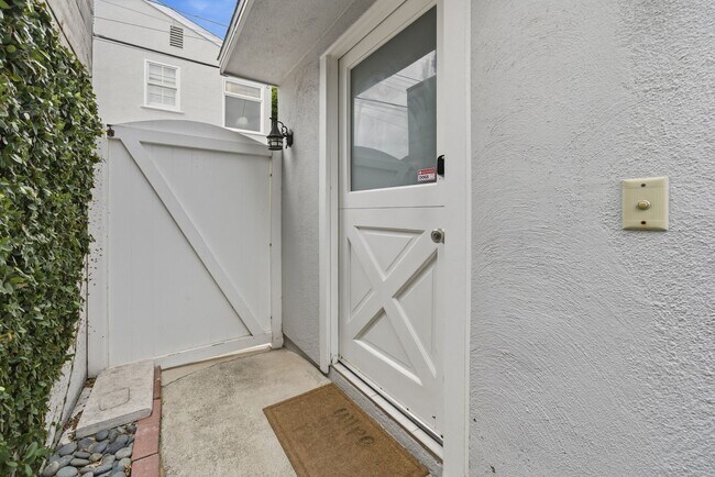 Foto del edificio - Newly Remodeled 3-Bedroom on Balboa Island – Steps from Shops and the Ferry