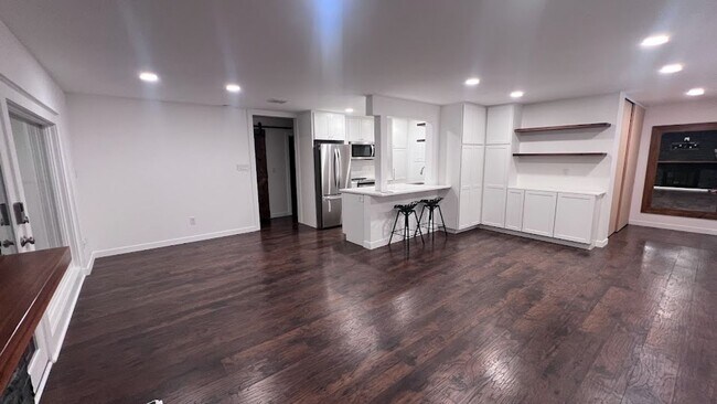 Foto del edificio - 2 Bed 2 Bath Corner Apartment at Shady Creek