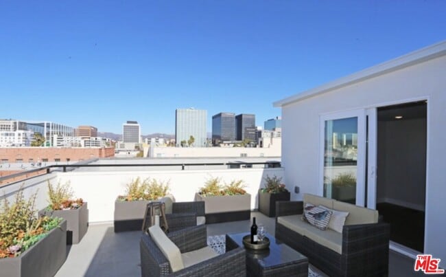 Foto del edificio - 837 S Harvard Blvd